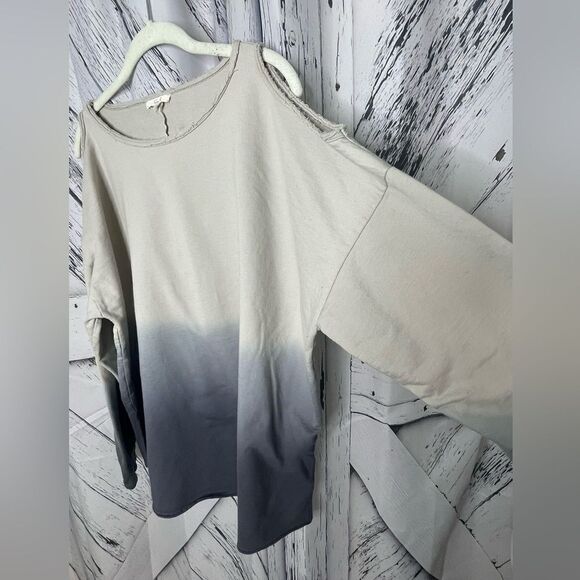 Easel Cold Shoulder Ombre Distressed Sweatshirt Gray 1X Plus - Picture 2 of 6